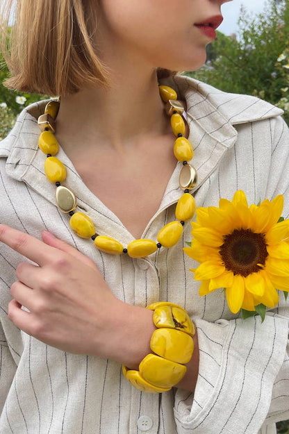 2WY02 resin necklace
