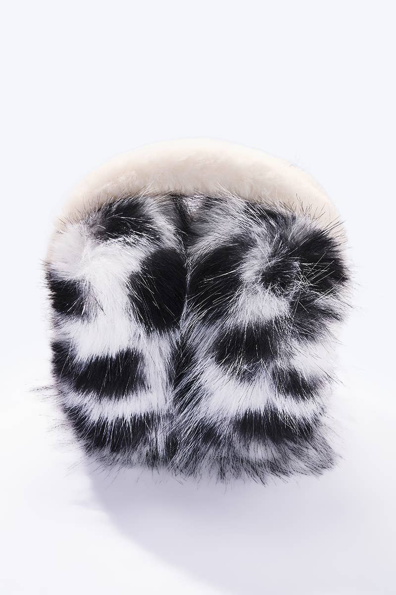 CC06 Faux fur leopard print earmuffs