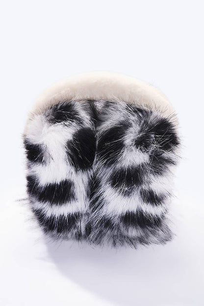 CC06 Faux fur leopard print earmuffs