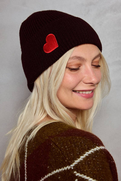 Solid color beanie with red heart MJ221SD