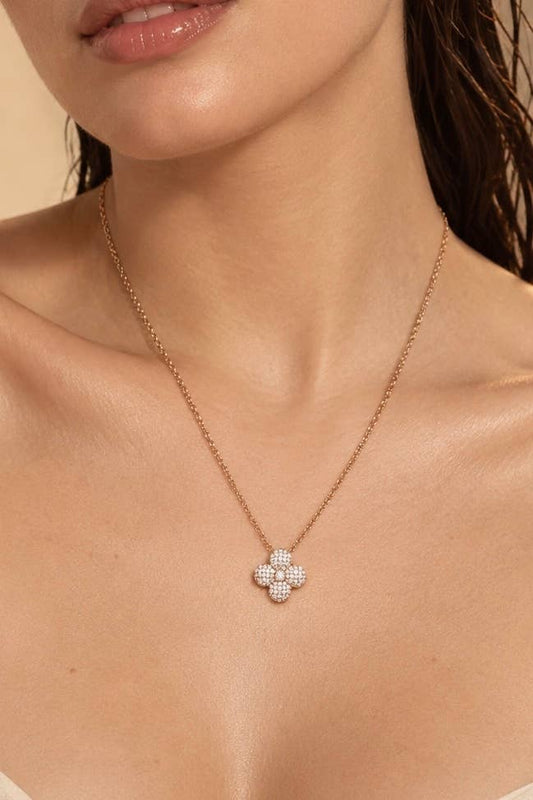Collier trèfle pavé en acier inoxydable 224AQ383