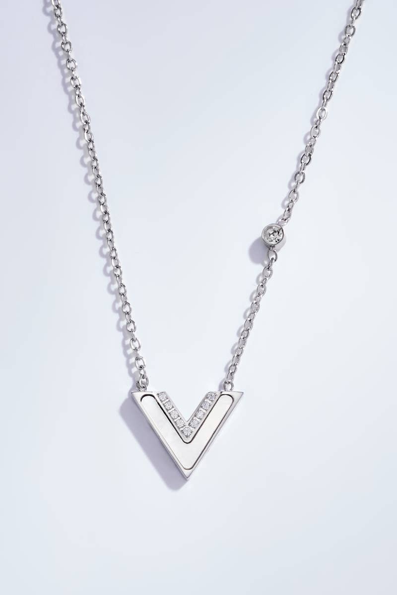 Thin V-neck necklace with mother-of-pearl in stainless steel 224DY20
